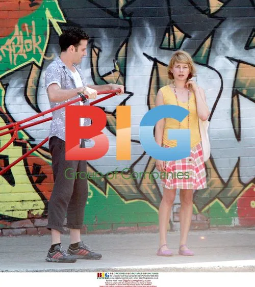 Michelle Williams and Luke Kirby on 'Take This Waltz' set