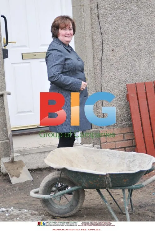 Susan Boyle Enjoys Laugh Near Home