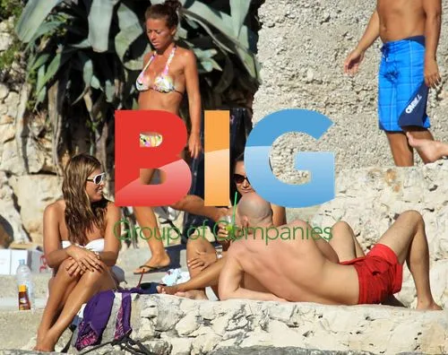 Jennifer Capriati and Iva Majoli on beach