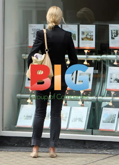 Joely Richardson strolling in West London