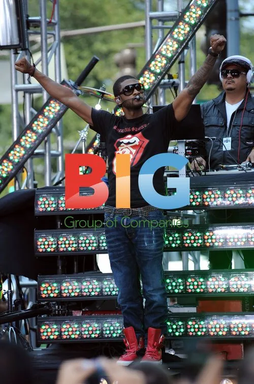 Usher Performs Live on The Early Show