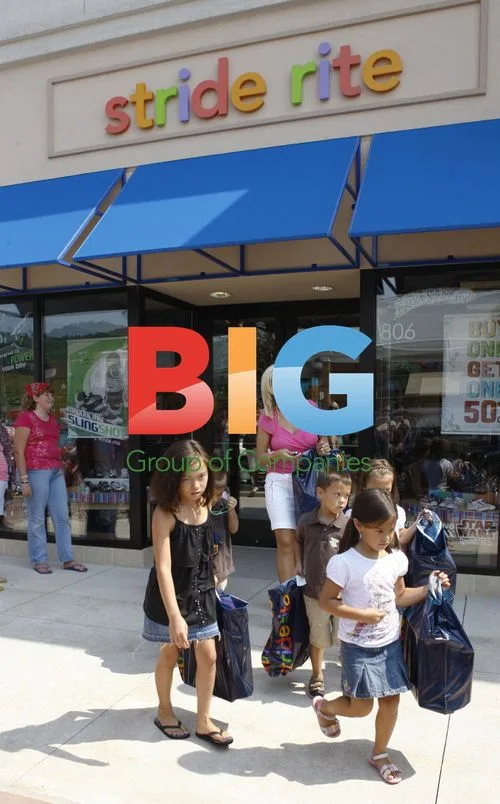 Kate Gosselin and 8 kids shop for shoes