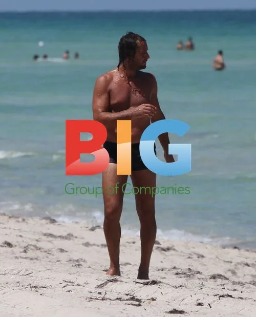 Rossano Rubiconi on Miami Beach with Girlfriend