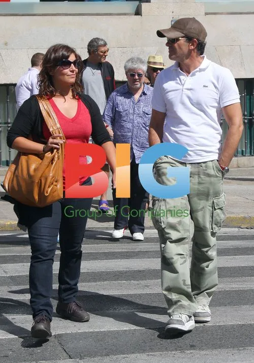 Antonio Banderas and Pedro Almodovar on set