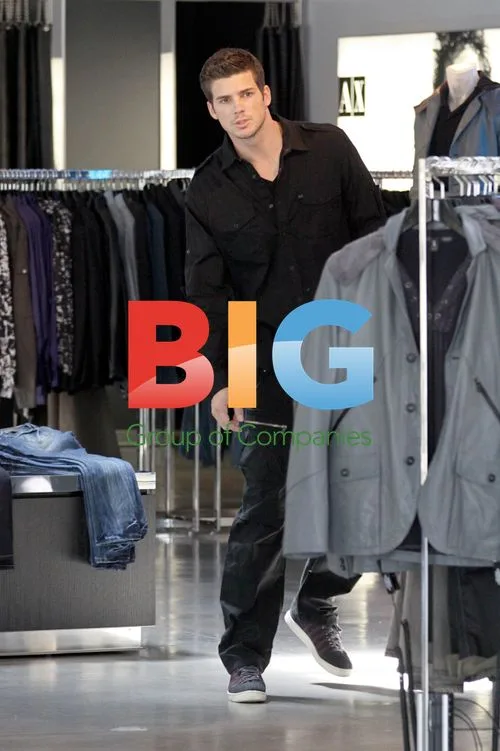 Rick Malambri and wife Lisa Mae shopping