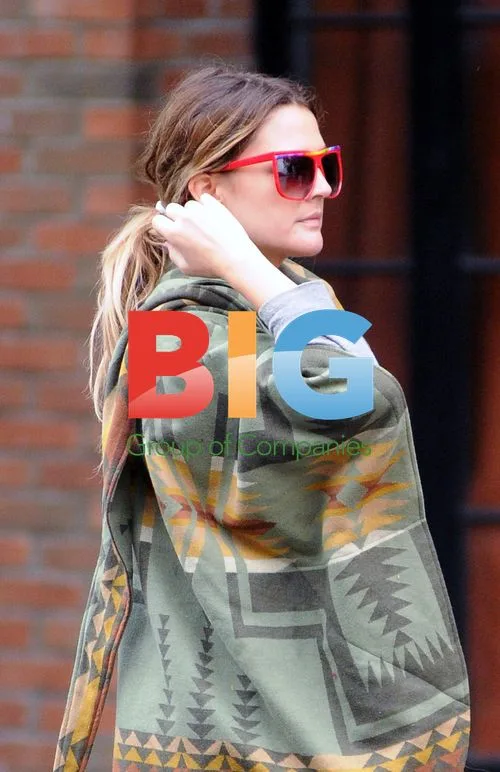 Drew Barrymore hails cab in NYC