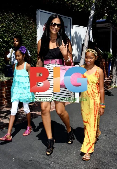 Kimora Lee Simmons and Ming Lee Simmons Shopping