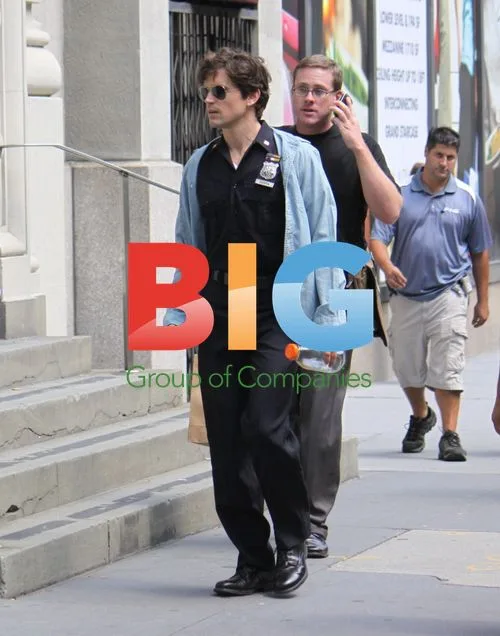 Matthew Bomer on set of 'White Collar'