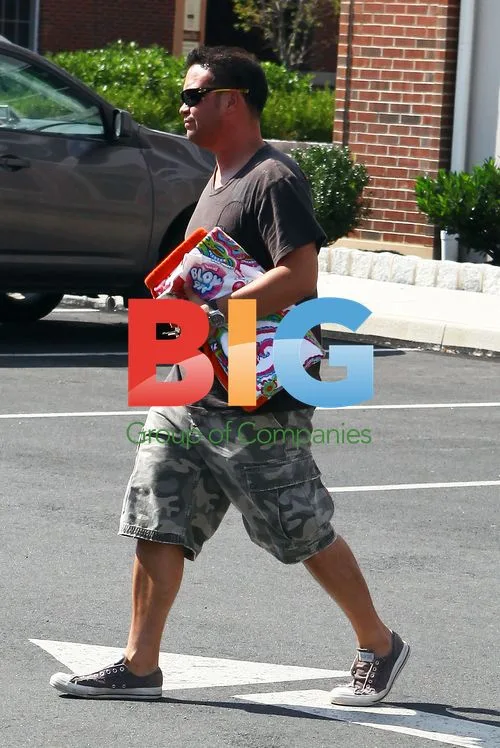 Jon Gosselin Blocks Paparazzi at Kids' Bus Stop