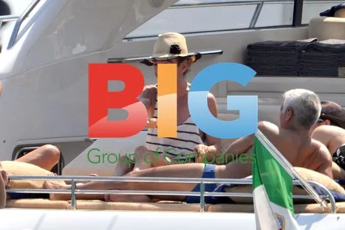 DJ Jeremy Healy on Yacht with Blonde