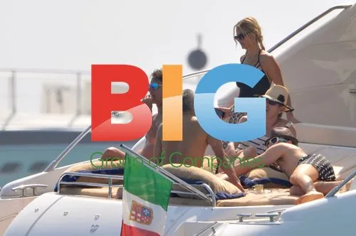 DJ Jeremy Healy on yacht with mysterious blonde