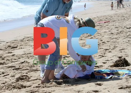 Gwen Stefani Plays with Sons at Beach