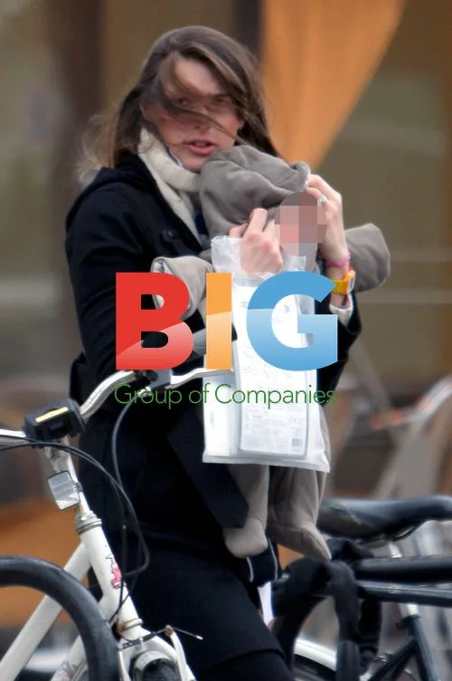 Jools Oliver and Buddy Bear Oliver Christmas Shopping