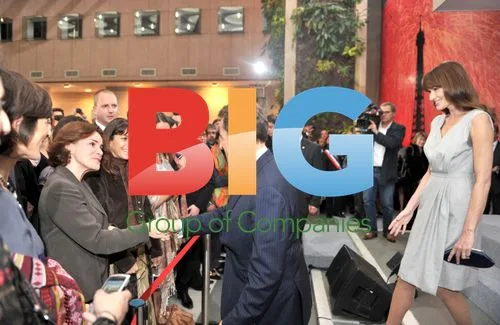 Sarkozy Holds Press Conference in India