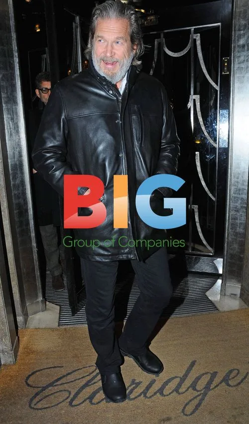 Jeff Bridges greets fans in London