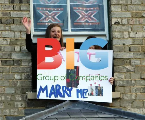 Matt Cardle & Dannii Minogue Arrive at Local Pub