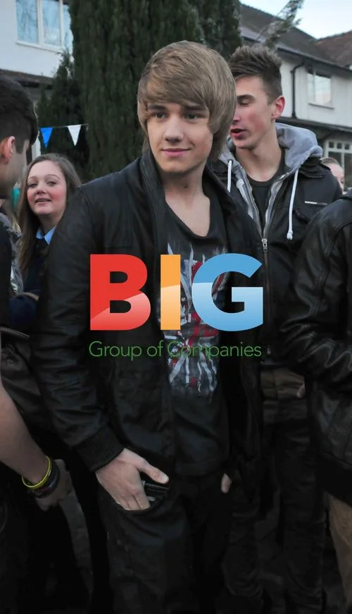X Factor Contestants 1D Visit Granada Studios & Harry Styles Home