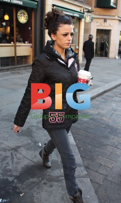 Cher Lloyd gets Starbucks in London