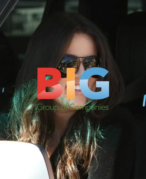 Khloe and Kourtney Kardashian Outing