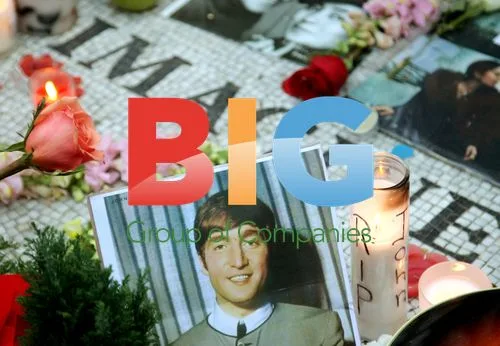 Fans Gather at Strawberry Fields to Tribute John Lennon