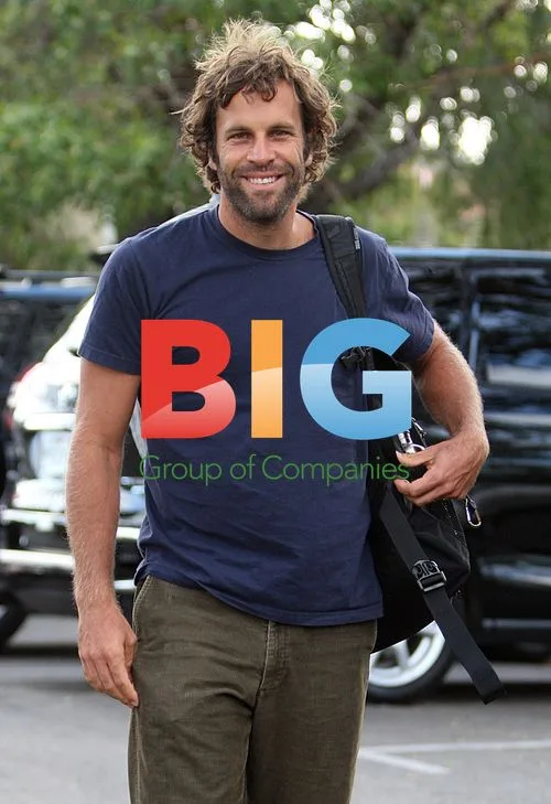 Jack Johnson arrives at Matilda Bay Restaurant