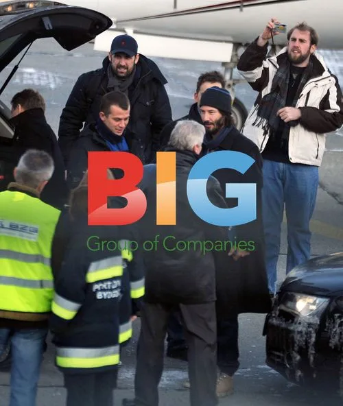 Keanu Reeves Bids Farewell at Bydgoszcz Airport