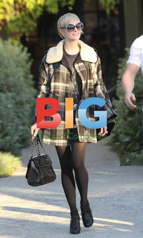 Ashlee Simpson Shopping in Beverly Hills