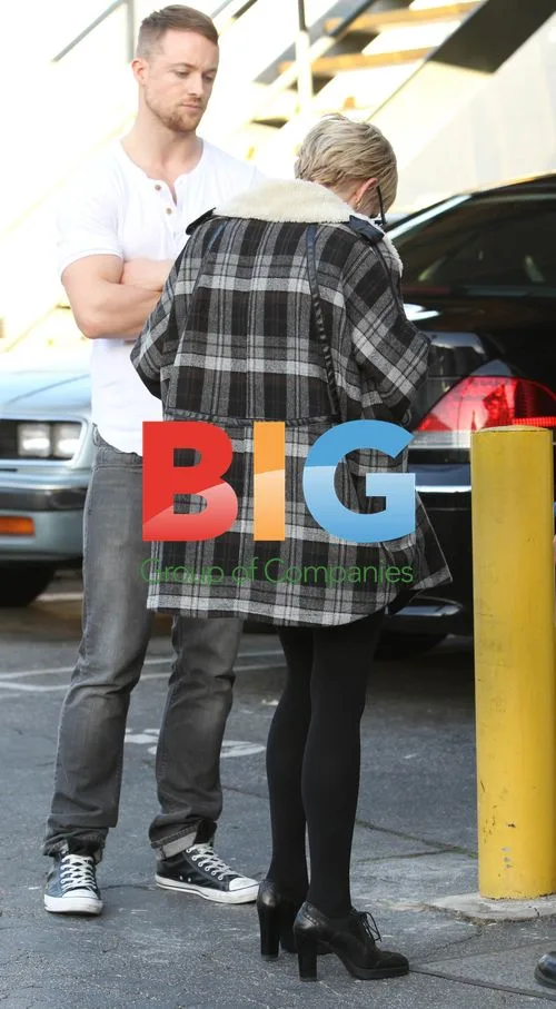 Ashlee Simpson Shopping in Beverly Hills