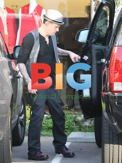 Joel Madden Shopping for Wedding