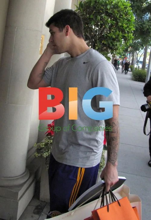 Khloe and Rob Kardashian go Christmas Shopping