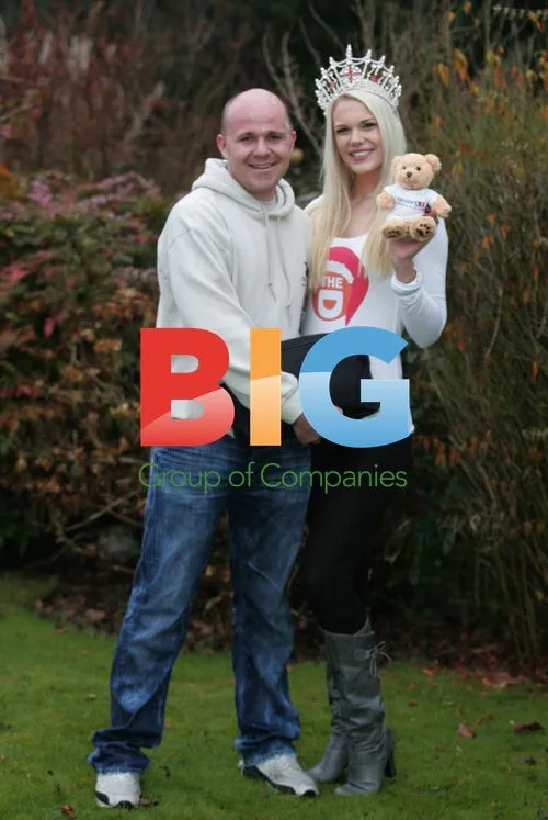 Miss England and Soldier Fill Christmas Bags
