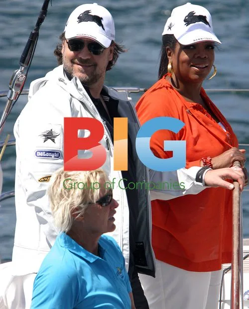 Oprah Winfrey sails with Russell Crowe in Sydney