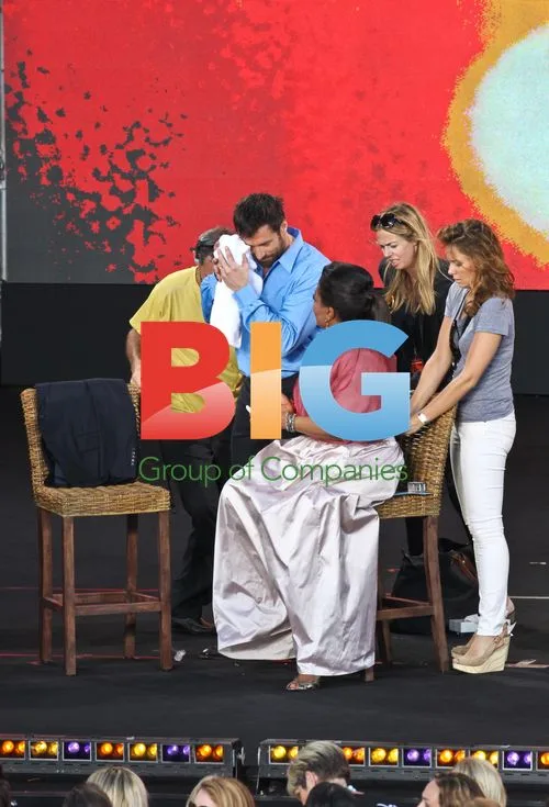 Hugh Jackman Injures Eye on Oprah Show