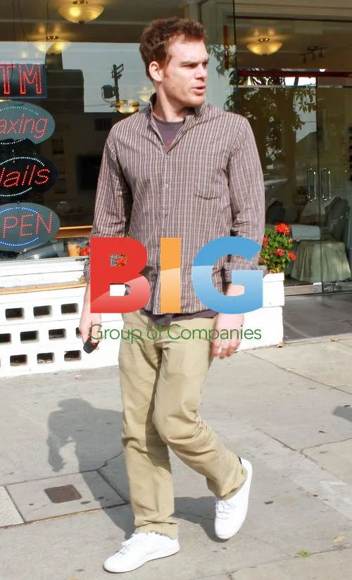 Michael C. Hall Leaving Cafe After Divorce News