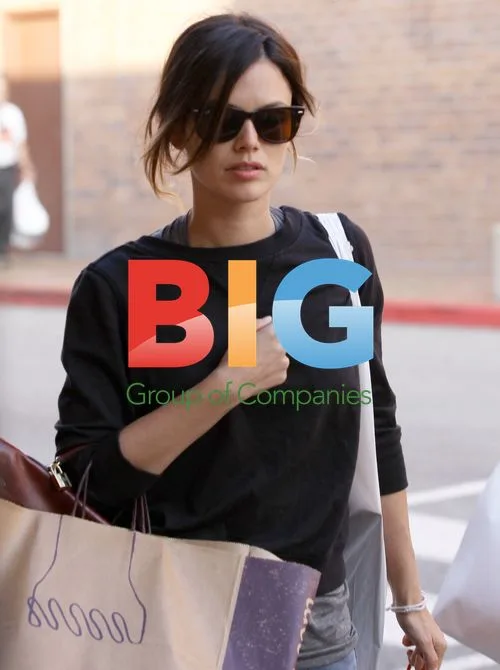 Rachel Bilson at The Glendale Galleria