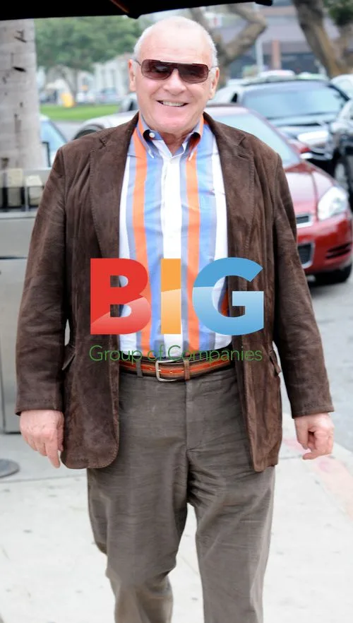 Anthony Hopkins Leaves Lunch