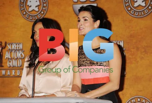 Rosario Dawson and Angie Harmon Pose at SAG Awards