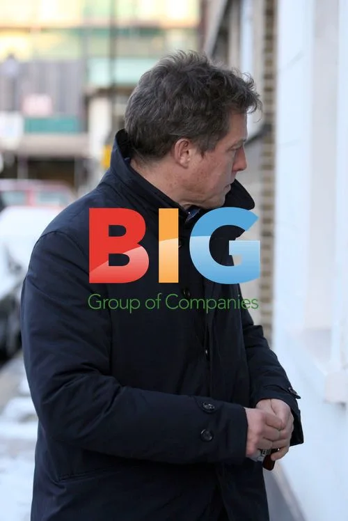 Hugh Grant arriving at Liz Hurley's home