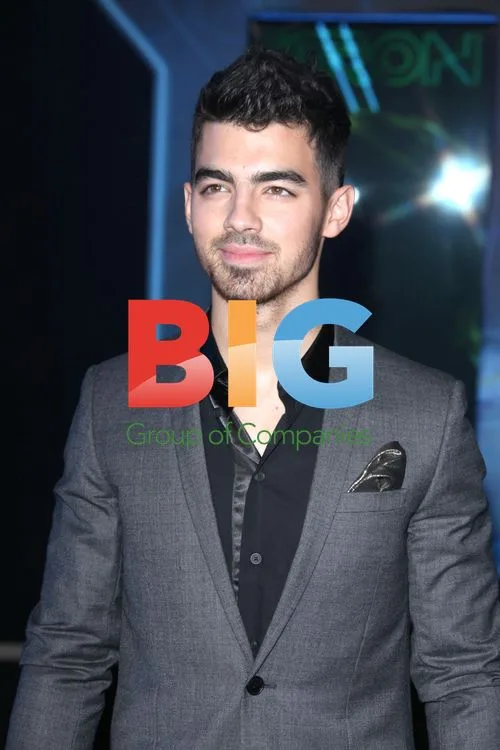 Joe Jonas arrives at 'TRON Legacy' premiere
