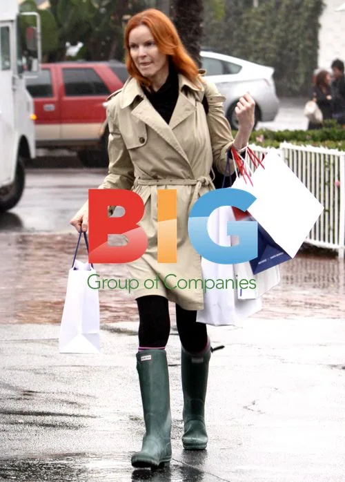 Marcia Cross Shopping in Green Boots