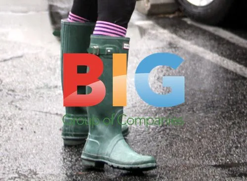 Marcia Cross shopping at Fred Segal in green rubber boots, Los Angeles