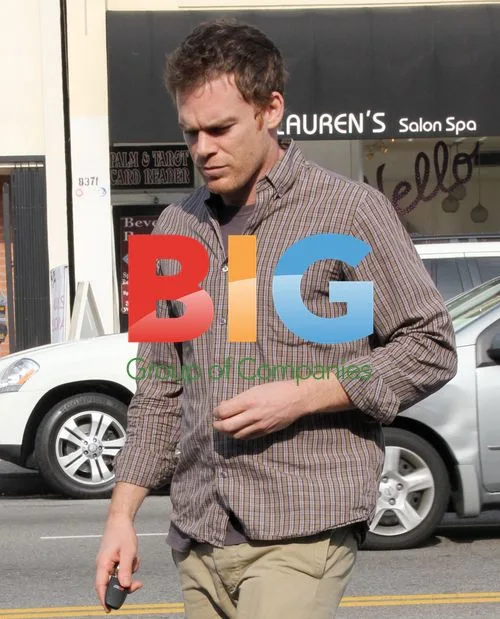 Michael C. Hall Leaving Cafe After Divorce