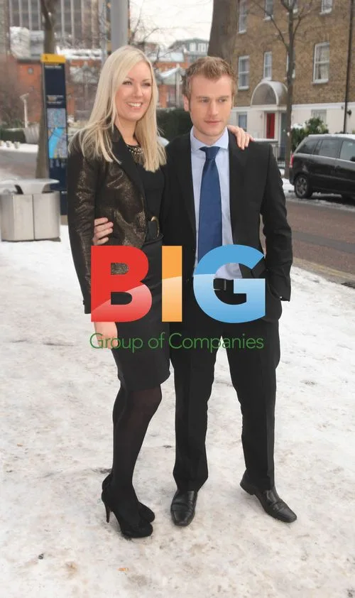 Celebrities struggle in London snow