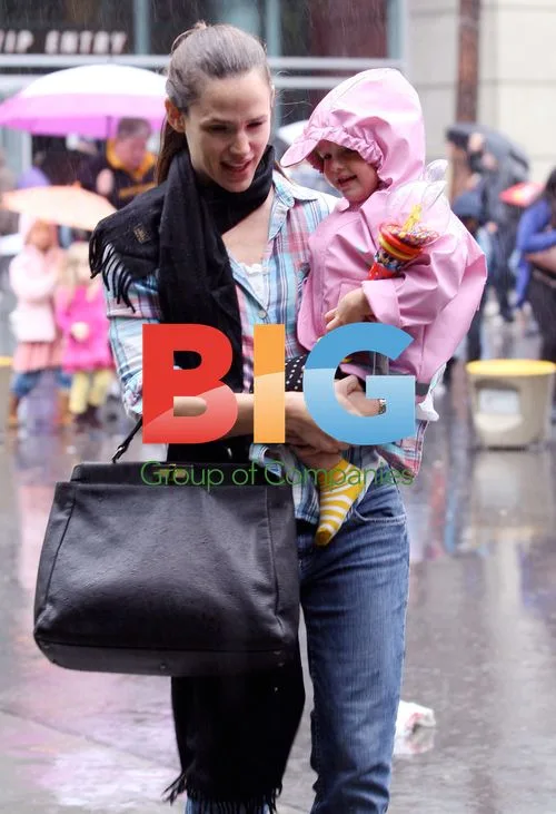 Jennifer Garner at Disney on Ice with daughter