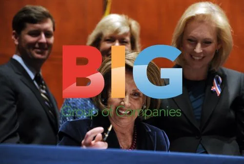 Nancy Pelosi signs DADT repeal bill