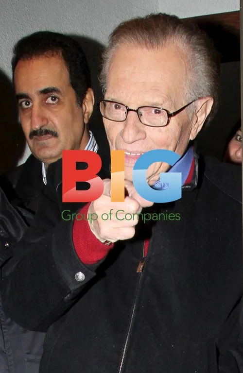 Larry King Smiles After Dinner in Beverly Hills