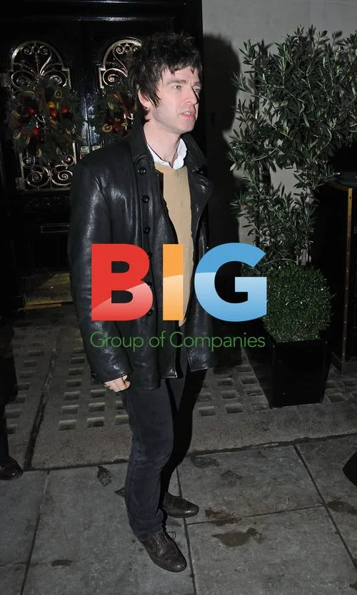 Noel Gallagher and Sara MacDonald Leave Restaurant