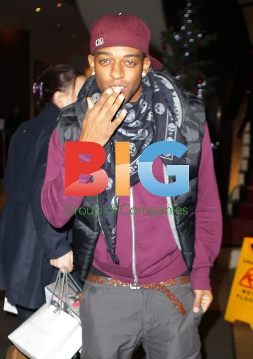 JLS Oritse Williams Mobbed By Fans