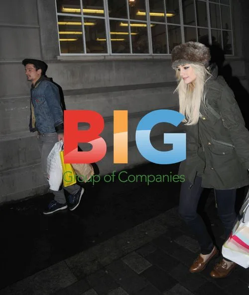 Pixie Lott Christmas Shopping in London