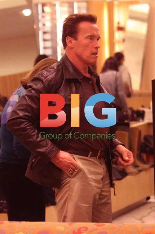 Arnold Schwarzenegger Christmas Shopping